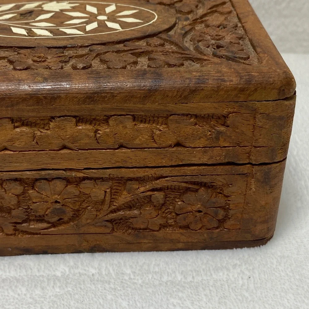 VTG Wooden Trinket Box Hand‎ Carved Floral Inlay Jewelry Keepsake Storage